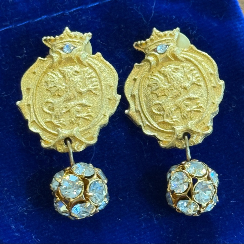 Vintage Amy Jo designer clip on gold & rhinestone dangle earrings